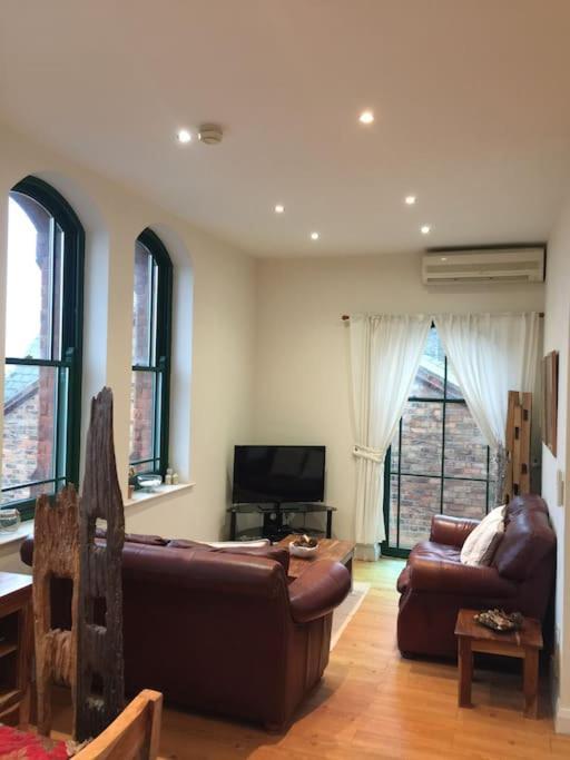 Converted Chapel Filey Floor To Ceiling Arch Window 외부 사진
