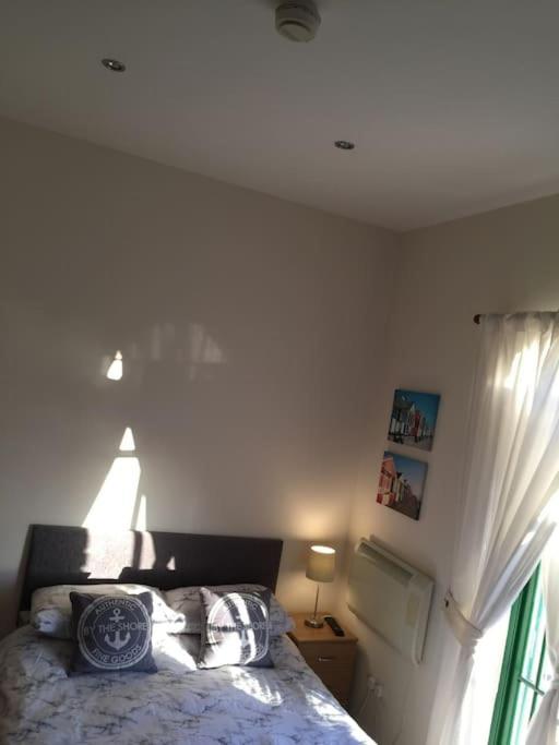 Converted Chapel Filey Floor To Ceiling Arch Window 외부 사진