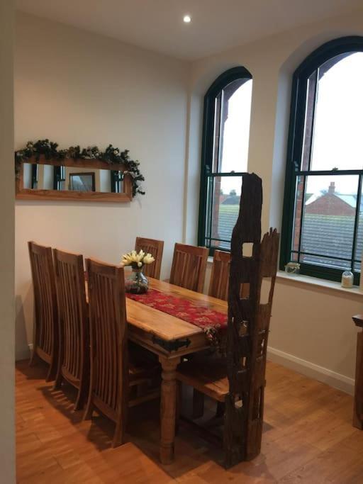 Converted Chapel Filey Floor To Ceiling Arch Window 외부 사진